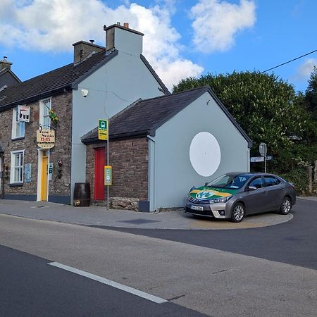 Teac Seain Bar & Bnb Annascaul Exterior photo