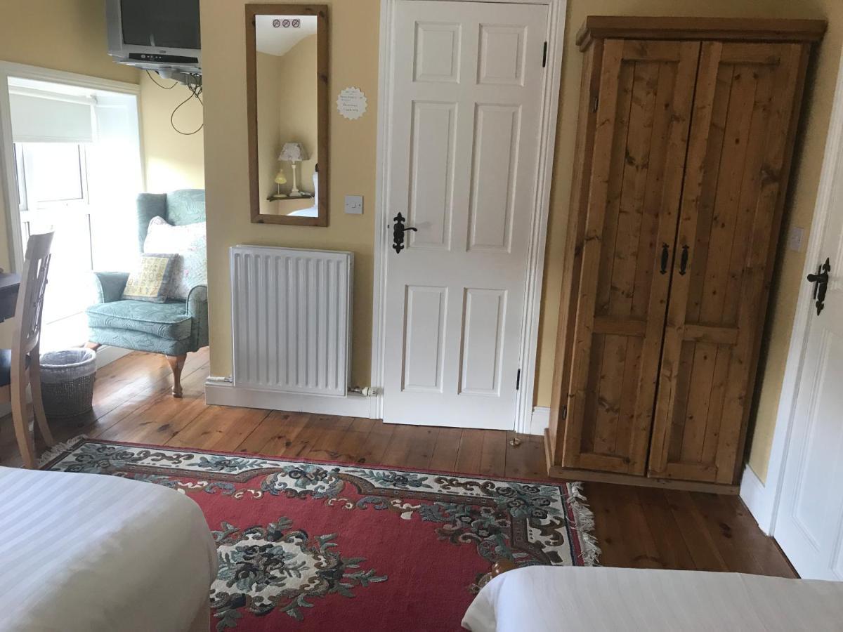 Teac Seain Bar & Bnb Annascaul Exterior photo