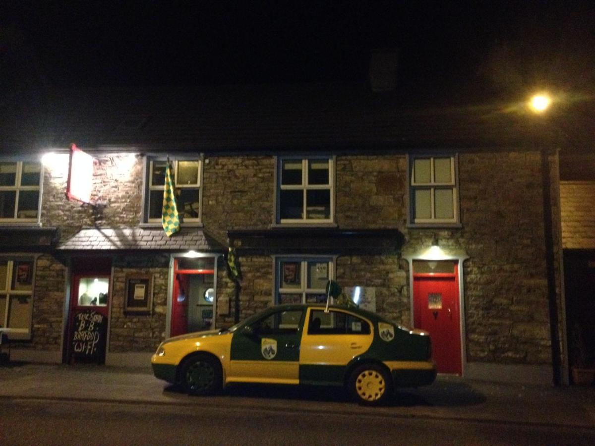 Teac Seain Bar & Bnb Annascaul Exterior photo