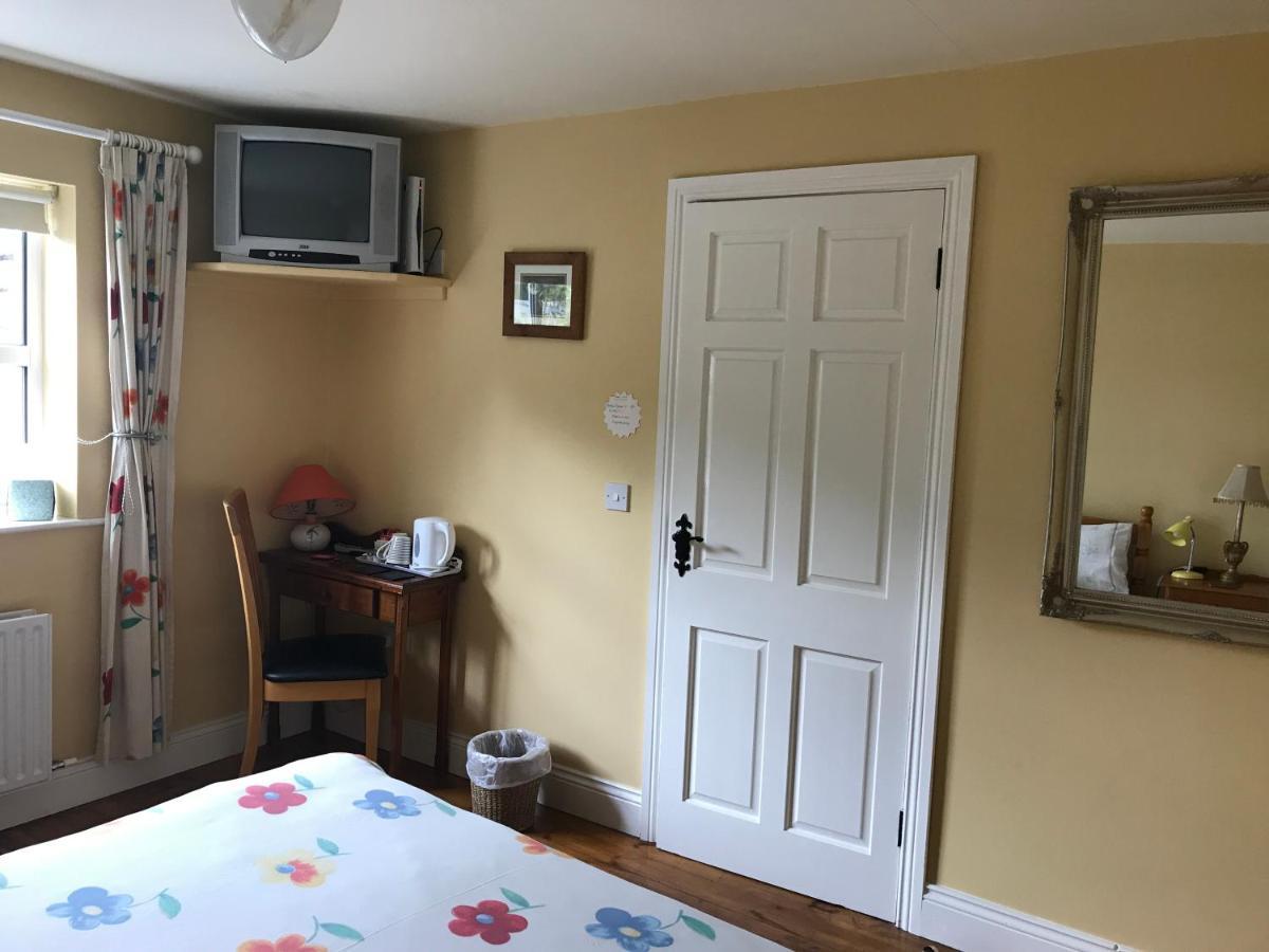 Teac Seain Bar & Bnb Annascaul Exterior photo